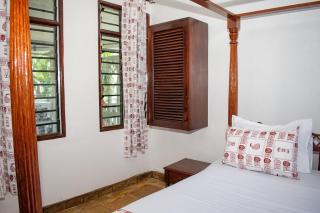 Swahili villa-pool and garden - 3