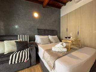 202 Romantic loft with jacuzzi - 4