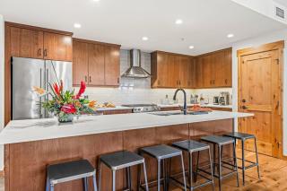 Luxury 1750sf Condo In DT Canmore Sleeps 10 - 4