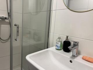 Cozy City Center Designer Apartment for 10 People - 8