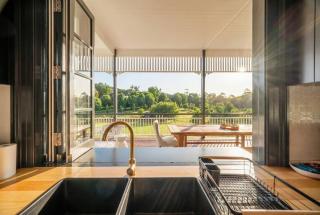 Lake Estate House and Granny Flat Huge Lawn Retreat - 2