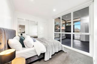 Open and Airy Warehouse on Loch - 2