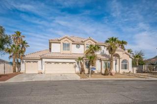 Massive 5 bedroom close to the strip - 0