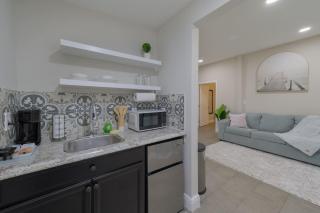 Comfortable 1 bedroom home - 9