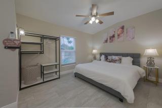 Private Studio near parks and Downtown - 6