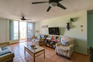 Beachfront Bliss: Pool & Rooftop Lounge in Loíza - 4