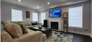 Lavish Bright Bedroom - 9