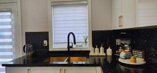 Lavish Bright Bedroom - 6