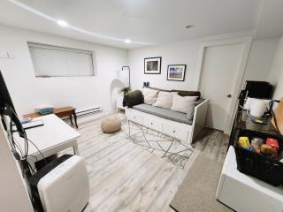 Small Private Studio at Kitsilano Beach - 6