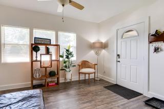 Near Family Fun! Centrally Located Indy Charmer - 6