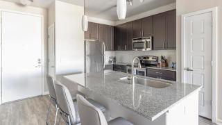 Landing Modern 1BD Clubhouse Gym - 4