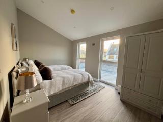 Beyond The Waters Edge Chalet - 4