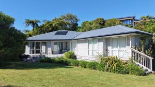 Patons Rock Latitude - Modern Getaway - 0