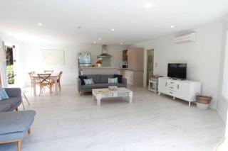 Patons Rock Latitude - Modern Getaway - 7