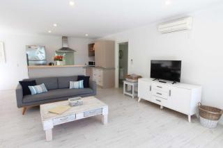 Patons Rock Latitude - Modern Getaway - 5