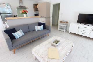 Patons Rock Latitude - Modern Getaway - 4