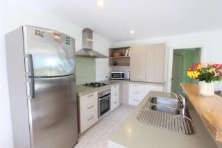 Patons Rock Latitude - Modern Getaway - 1