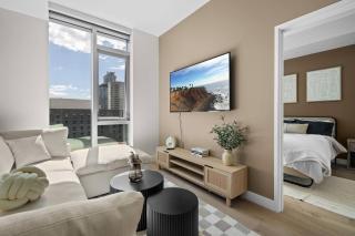 Epitome of Luxury Condo in DTLA - 4