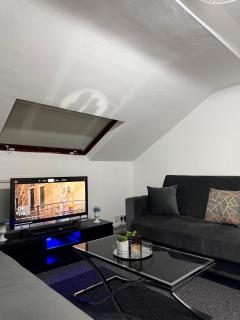 The Jade Loft - 7