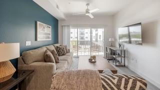 Landing Stylish 2BD Pool Gym - 8