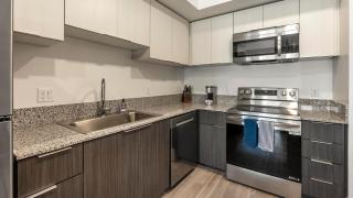 Landing Stylish 2BD Pool Gym - 1