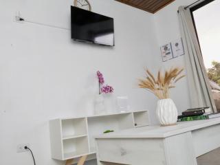 PURA VIDA AIRPORT STAY FREE SHUTTLe - 4