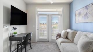 Landing Apartments - Lyric at the Merc - 8