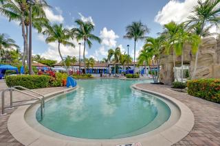 Luxe Naples Bay Resort Condo Near Fifth Ave! - Naples - 0