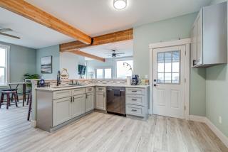 Astoria Home Base with River Views, 3 Mi to Dtwn! - 2