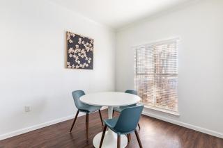 Landing Stylish 1BD Pool Gym - 3