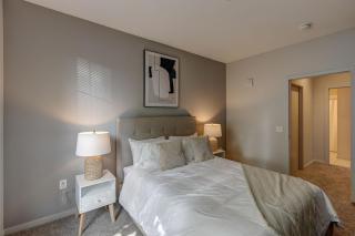 Landing Apartments - Broadway Station - 2