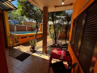 Casa con piscina en el centro - 0