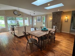 Careys Refuge Spacious Family Friendly Retreat - 9