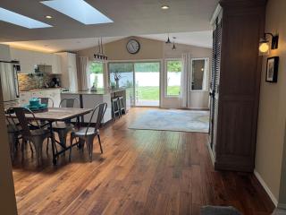 Careys Refuge Spacious Family Friendly Retreat - 1