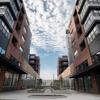 Landing Stunning 2BD Clubhouse Gym - 8