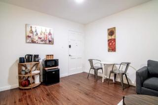 One Bedroom Suite Near Beverly Hills - 1