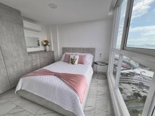 Executive Apartment on Balboa Avenue - 1