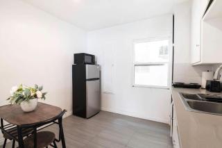 Ground Floor One Bedroom Near Beverly Hills - 7