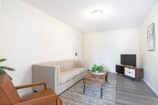 Two Bedroom Apartment Near Beverly Hills - 8