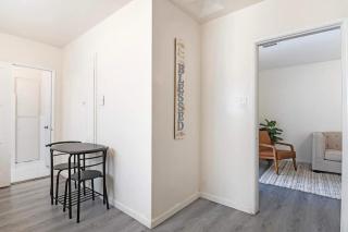 Two Bedroom Apartment Near Beverly Hills - 5