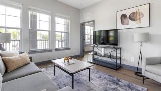 Landing Stunning 2BD Clubhouse Pool - 9