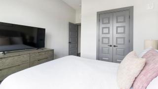 Landing Stunning 2BD Clubhouse Pool - 1