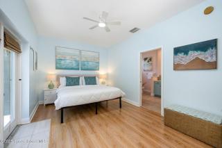 Coastal Villa, Walk to the Beach - 8