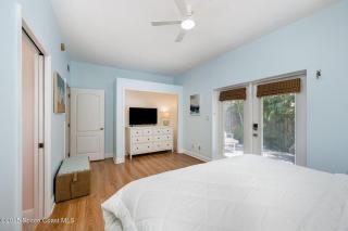 Coastal Villa, Walk to the Beach - 6