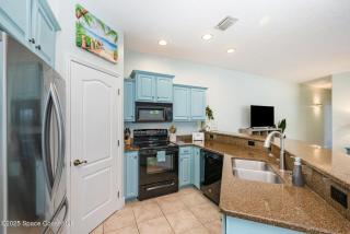 Coastal Villa, Walk to the Beach - 3