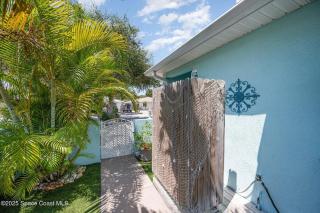 Coastal Villa, Walk to the Beach - 2