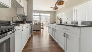 Landing Apartments - Statehouse Highline on 9th - 6