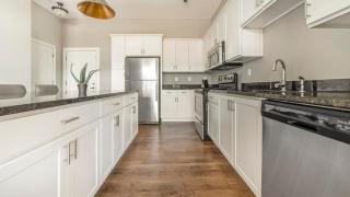 Landing Apartments - Statehouse Highline on 9th - 3