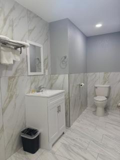 Hometowne Inn & Suites - 8