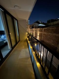 Departamento moderno, acogedor y con ubicación privilegiada de la ciudad, cercano a Palacio De La Moneda y los lugares turísticos de Santiago - 1